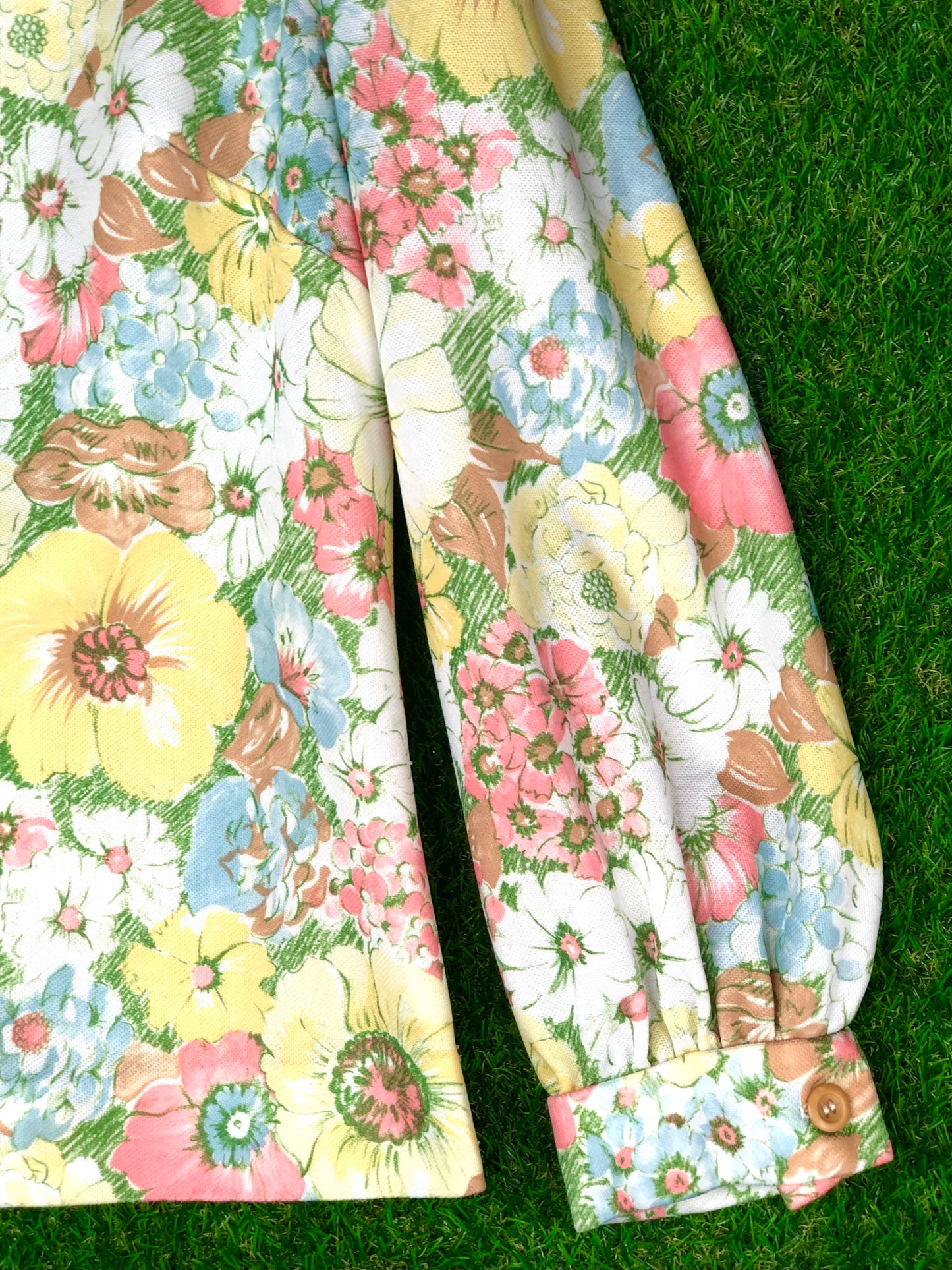 1970's Dreamy Sketched-Style Pastel Flower Top