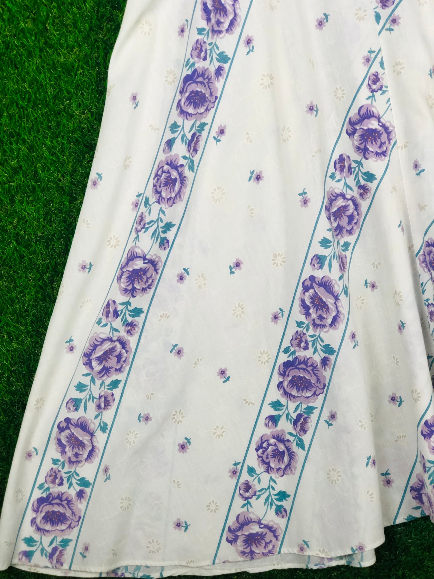 1980's Romantic Volup Dress With Purple Flowers