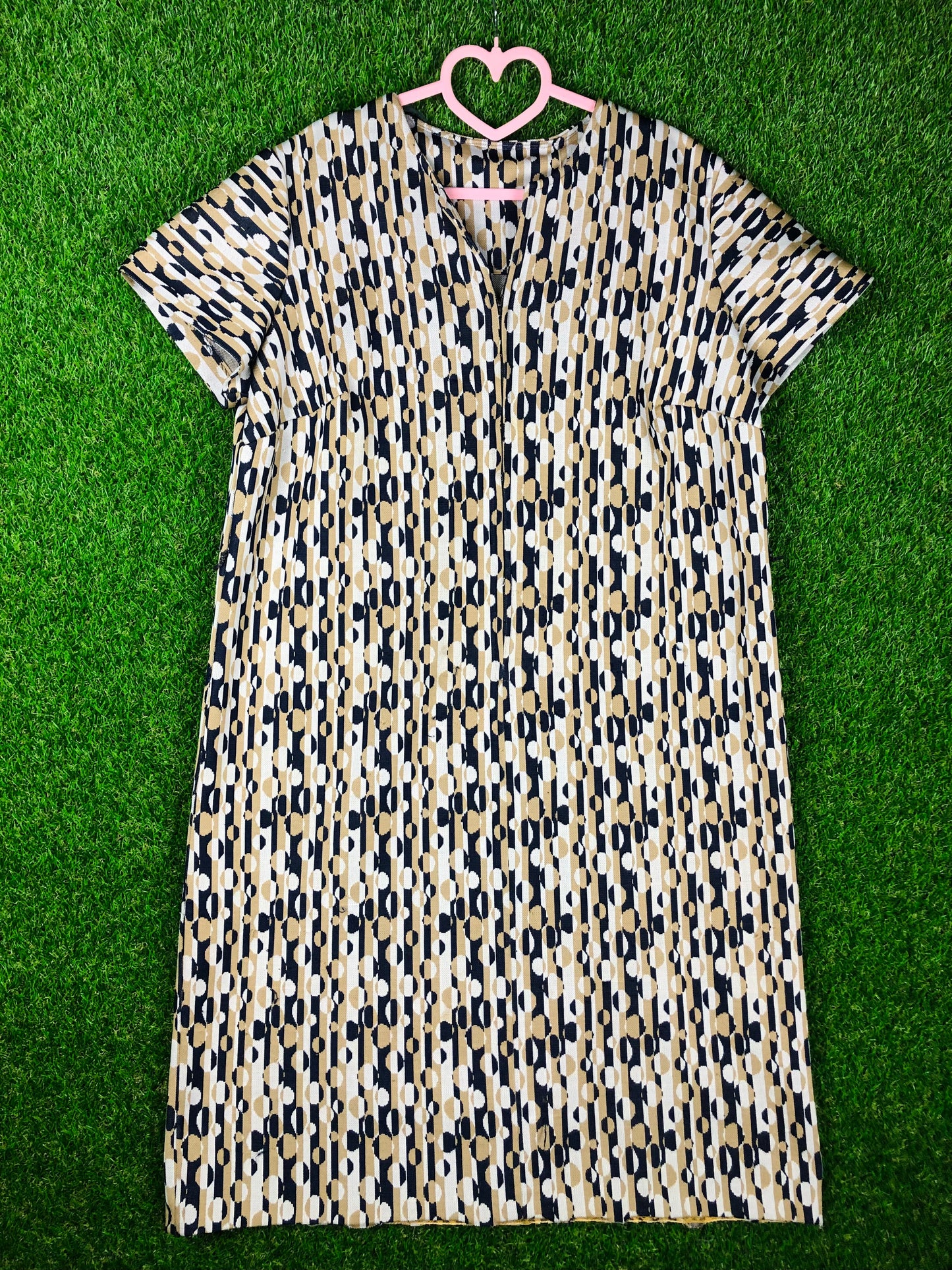 1970's Volup Shift Dress With Unique Pattern