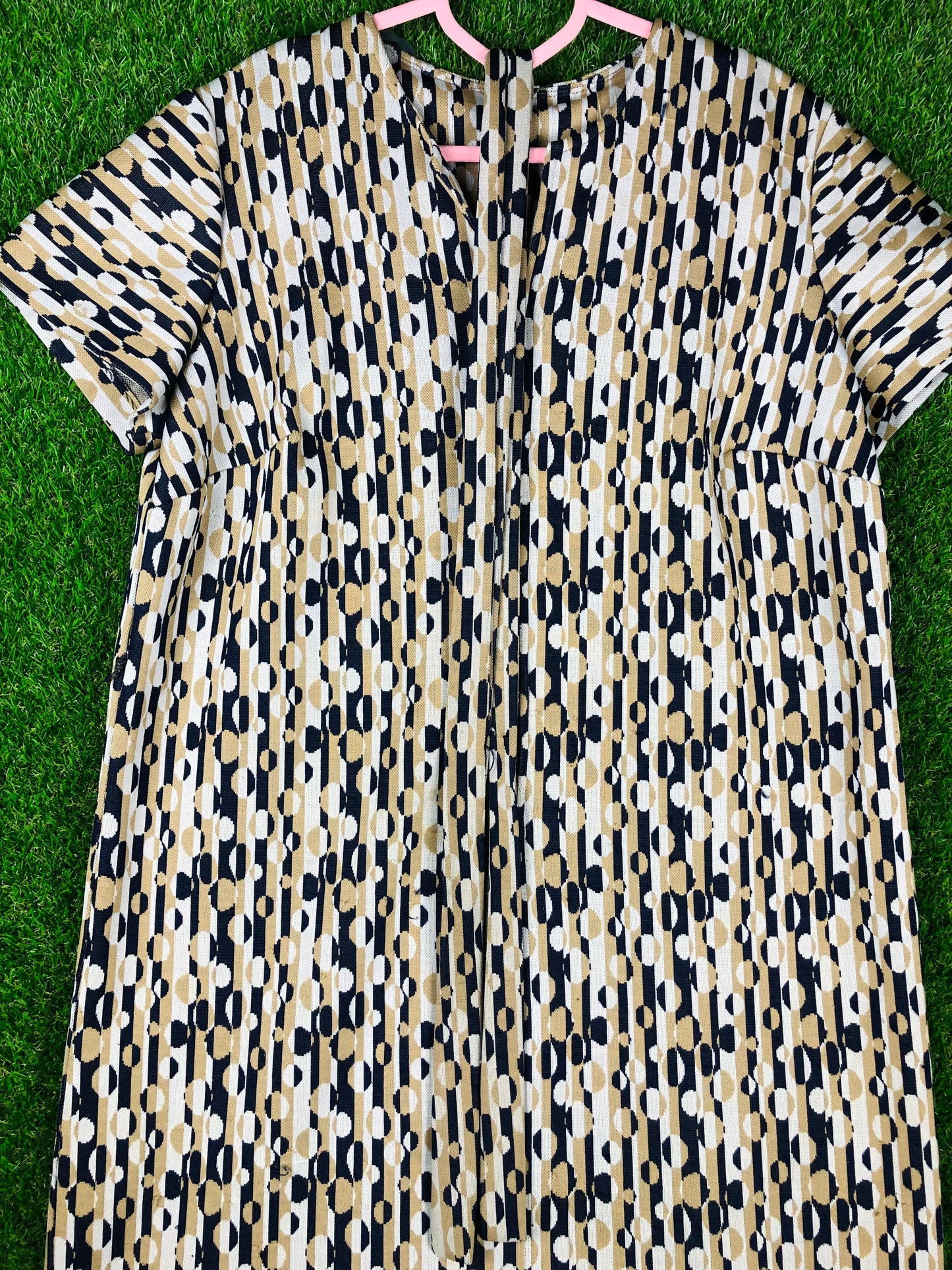 1970's Volup Shift Dress With Unique Pattern