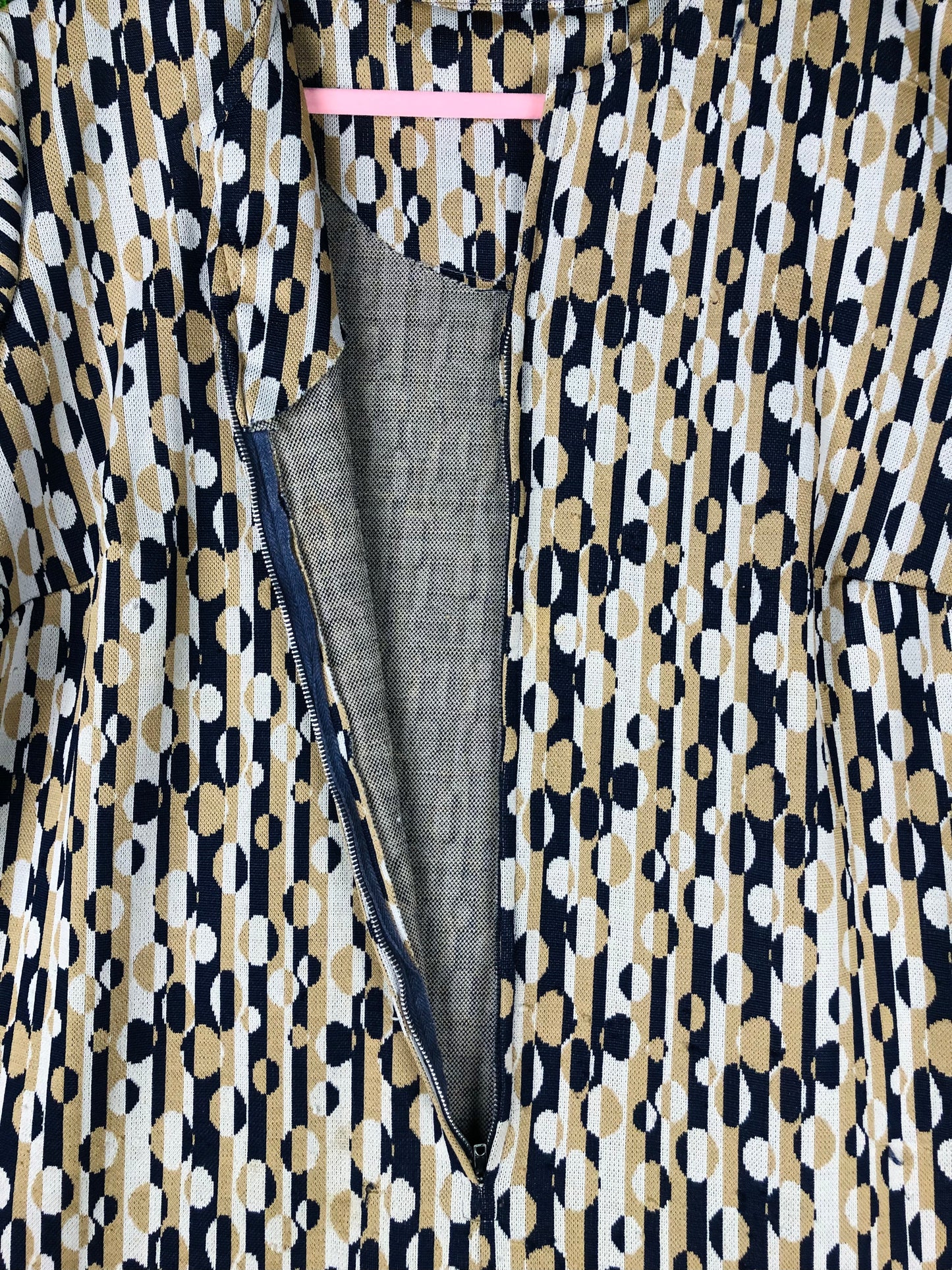 1970's Volup Shift Dress With Unique Pattern