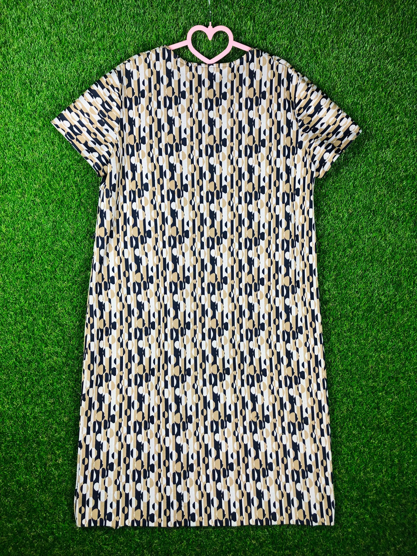 1970's Volup Shift Dress With Unique Pattern