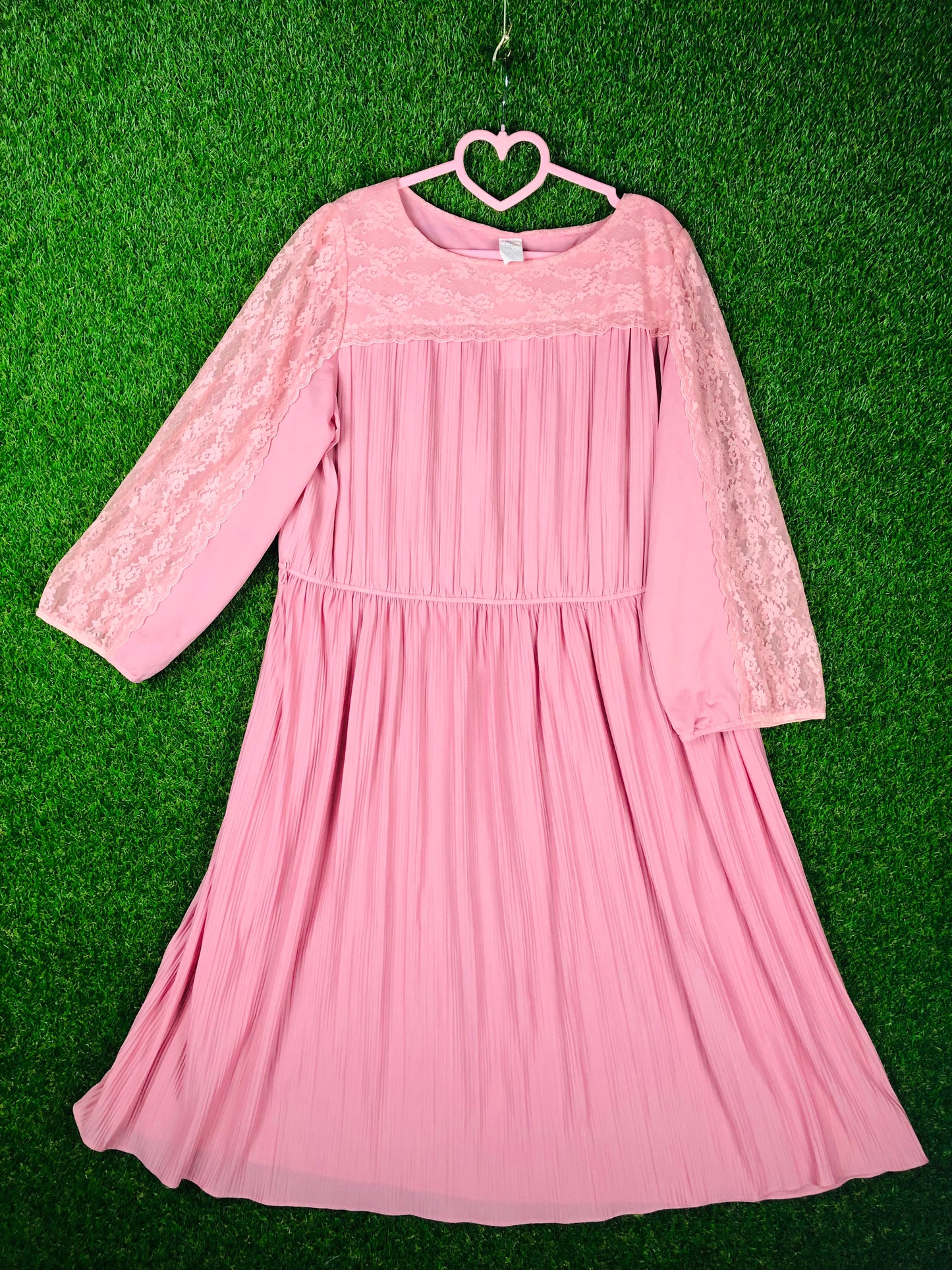1980's Volup Pink Dress with Lace Details