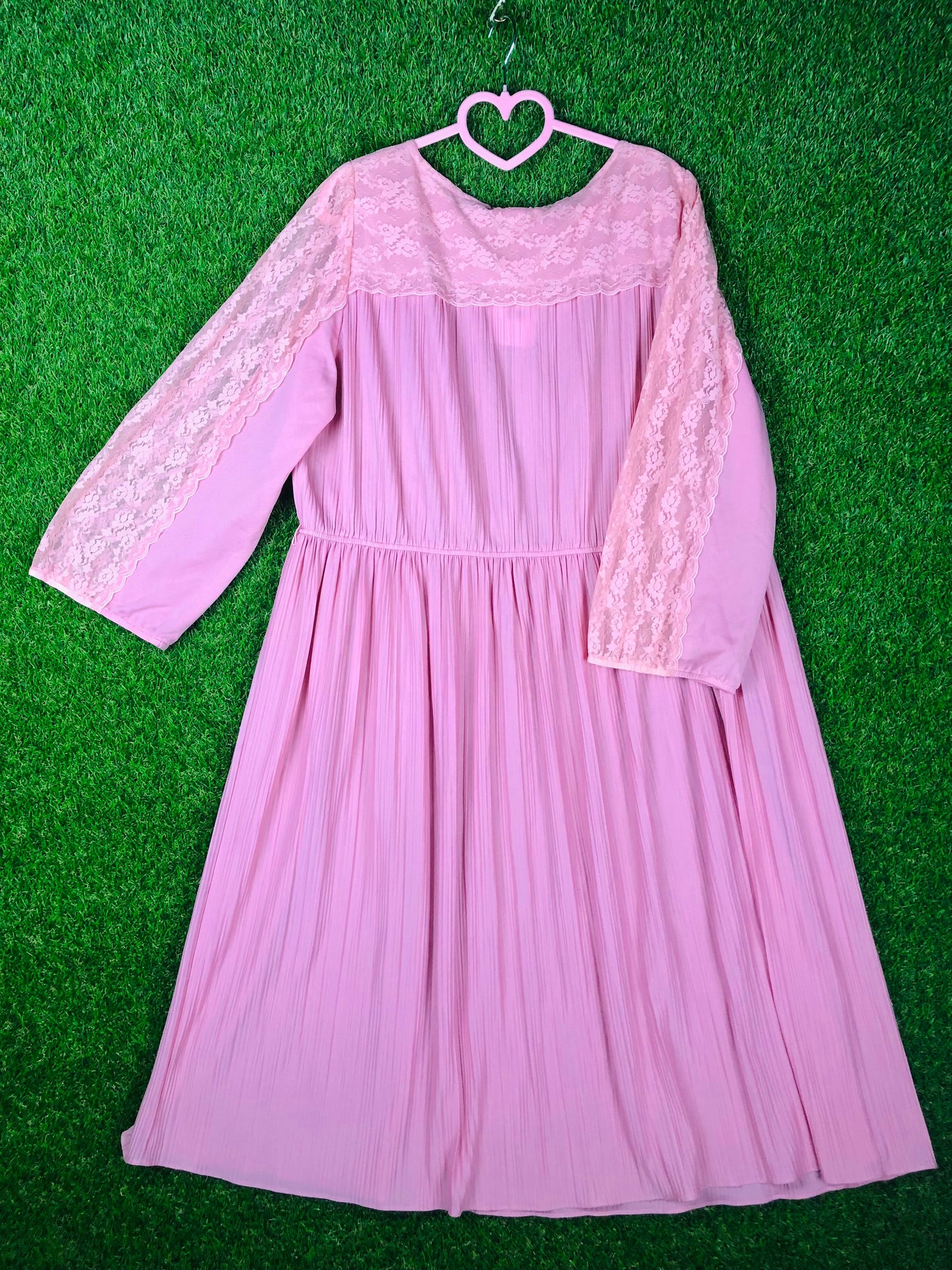 1980's Volup Pink Dress with Lace Details