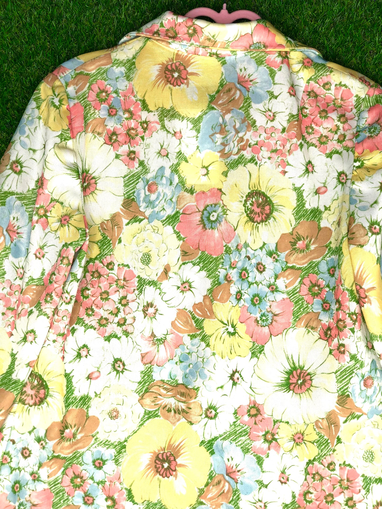 1970's Dreamy Sketched-Style Pastel Flower Top
